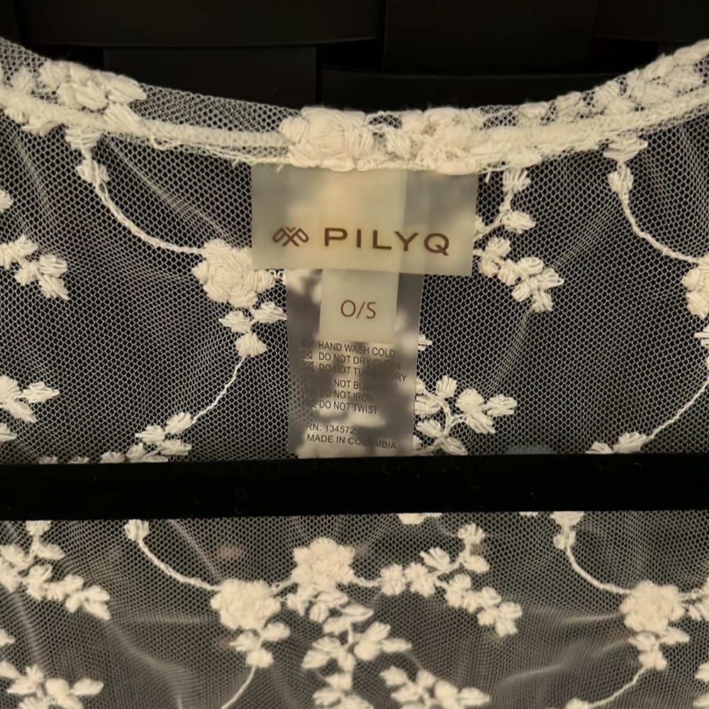 Lace Kimono - Picture 2 of 2